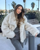 Casaco Sabrina felpuda e gola ampla