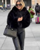 Casaco Sabrina felpuda e gola ampla