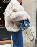 Casaco Sabrina felpuda e gola ampla